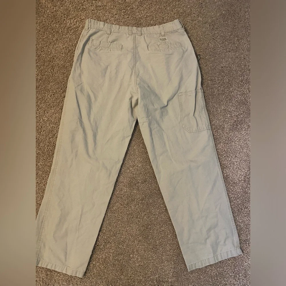 Columbia beige cargo pants Versatile Comfort